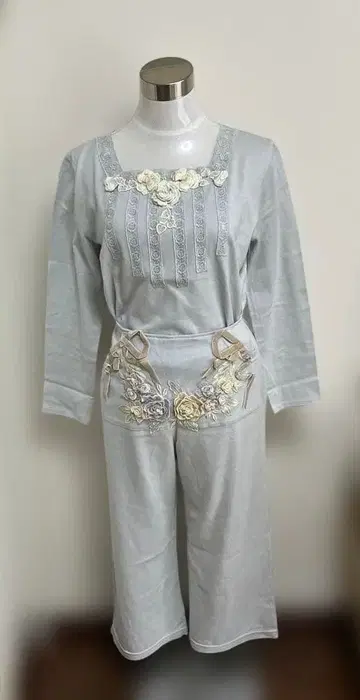 사엘라 히스 크로네 홈웨어 상하의 세트