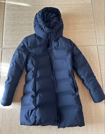 UNIQLO 후드 부착 심리스 다운 자켓 블랙