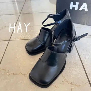 미사용품 HAY 스퀘어 스트랩 와이드 힐 펌프스 블랙 인조 가죽
