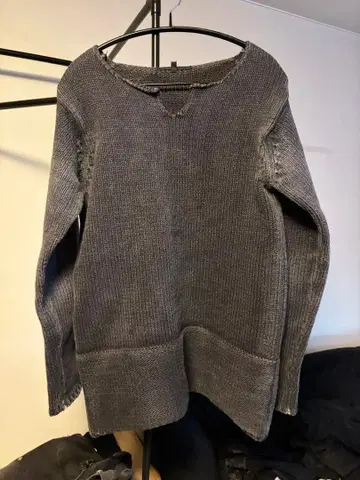 그레이 크루넥 니트 스웨터