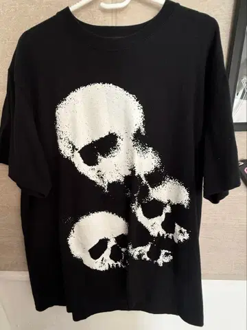 스컬 플라워 프린트 T셔츠 블랙