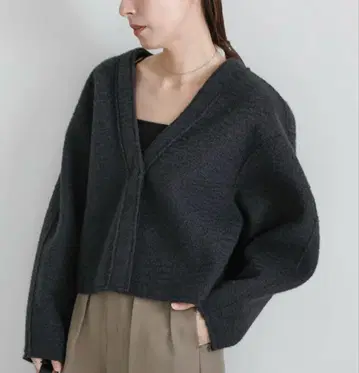 부클레 V넥 숏 가디건