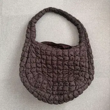 COS 퀼팅 백 오버사이즈 숄더백