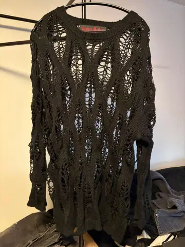 Bizarre Maiden 레이스 편 오버 사이즈 니트 데미지 블랙