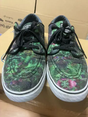 스테판 야노스키 그린 꽃무늬 스니커즈