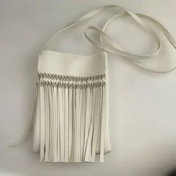 프린지 디자인 화이트 숄더백