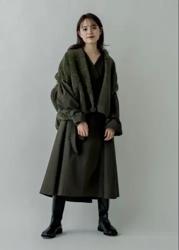 올리브 그린 보아 롱 코트