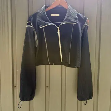 PUBLIC TOKYO 플리츠 집업 상의