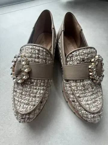 DIANA 트위드 로퍼 베이지 계열