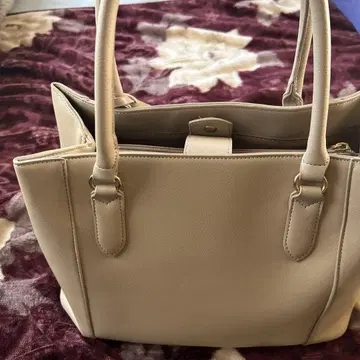 베이지 비즈니스 백 핸들 포함