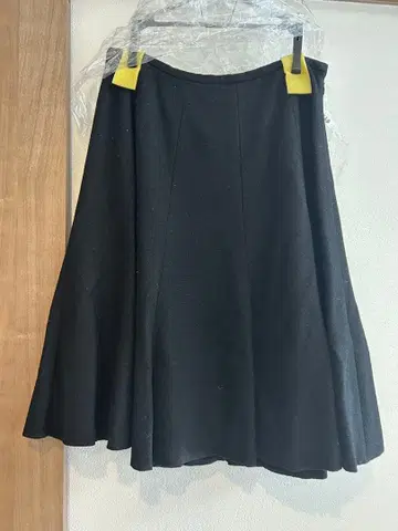 블랙 플레어 스커트 무릎 기장