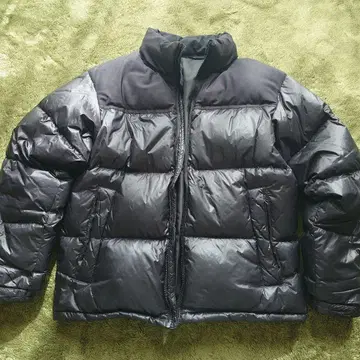 GU 블랙 다운 자켓