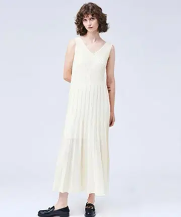 STUNNING LURE/스터링 루어 플리츠 니트 원피스