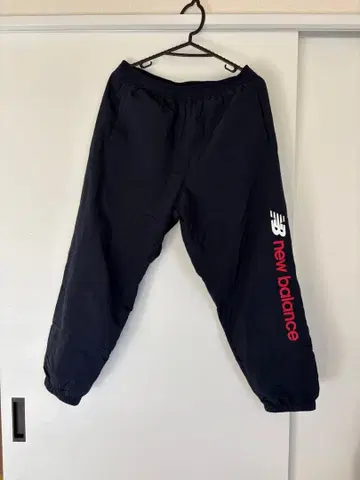 new balance 윈드브레이커 네이비 로고 팬츠 L