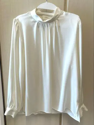 새상품 새틴 셔츠 유나이티드 애로우즈 크리라벨