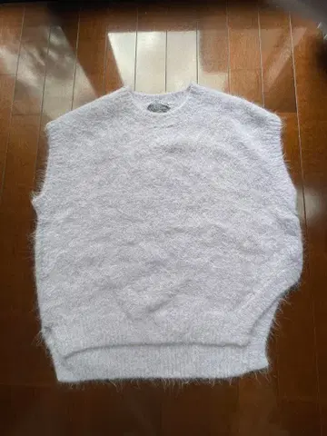 라이트 그레이 슬리브리스 니트 알파카