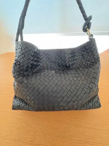 헬렌 카민스키 블랙 뜨개질 가죽 숄더백