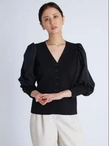 [새상품급] CELFORD 블랙 V넥 퍼프 슬리브 가디건