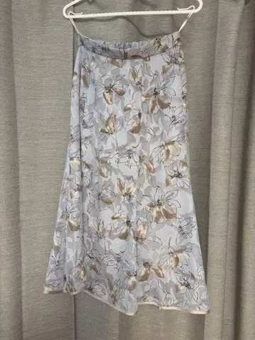 블루 플로럴 프린트 플레어 스커트