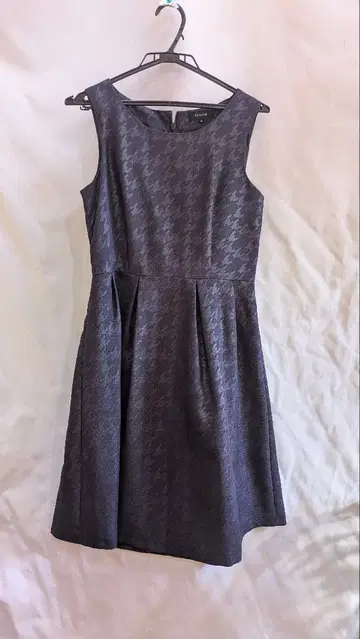 TAKA-Q 슬리브리스 무릎 기장 원피스