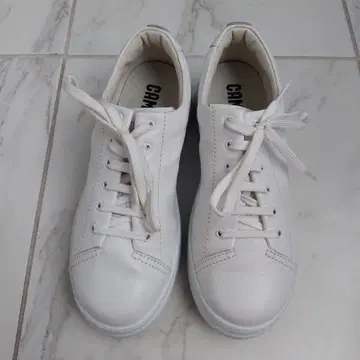 CAMPER 화이트 가죽 스니커즈