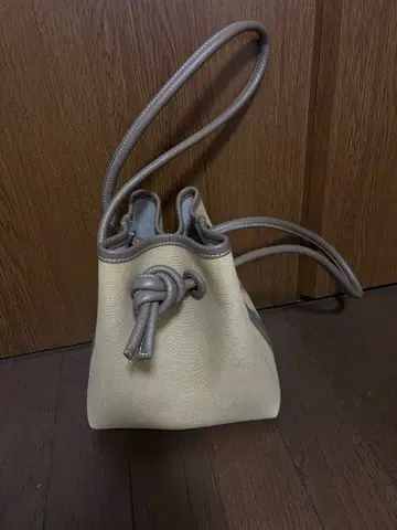 VASIC BOND MINI CANVAS 투모로우랜드 별주