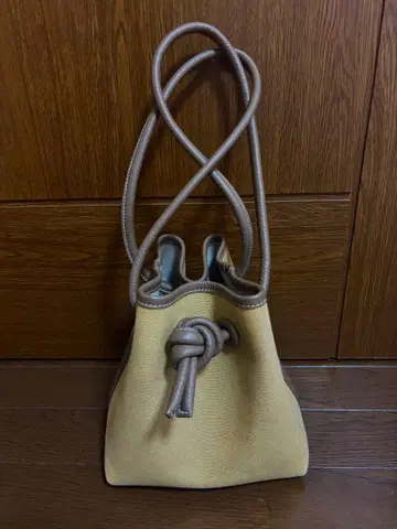 VASIC BOND MINI CANVAS 투모로우랜드 별주