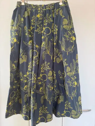 Lilou&Lily 릴리앤릴리 코튼 울 총 자수 턱 스커트