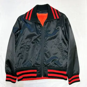 데상트 그랜드 코트 블랙 레드 바시티 자켓 퍼 안감 포함