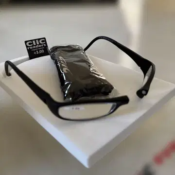 Clic Readers +3.00 리딩 글라스 케이스 포함