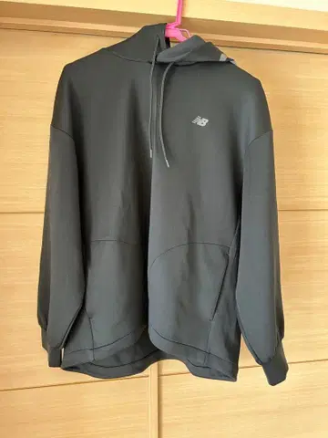 뉴발란스 후드티 블랙 로고