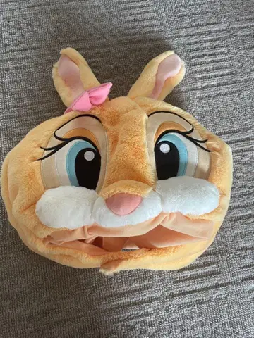 토끼 얼굴 디자인의 모자