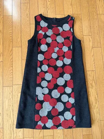 압축 울 무릎 기장 원피스 빨흰 무늬