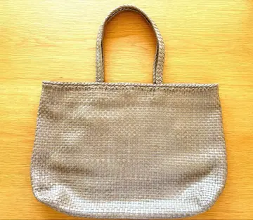 헬렌 카민스키 베이지 뜨개질 가죽 토트백 중형