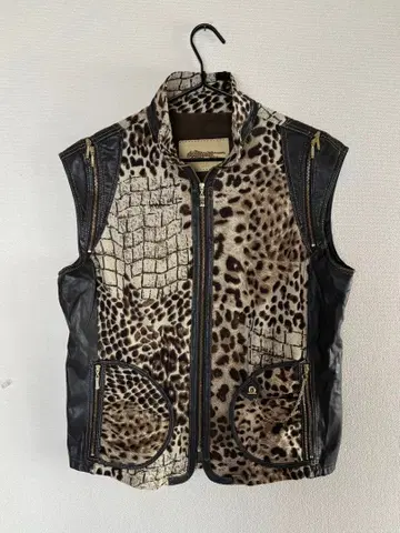 이타리야 레오파드 무늬 인조 가죽 베스트