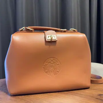 스타벅스 브라운 가죽 핸드백