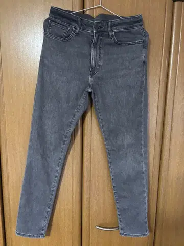 유니클로 EZY 슬림핏 그레이 데님 팬츠 S 사이즈