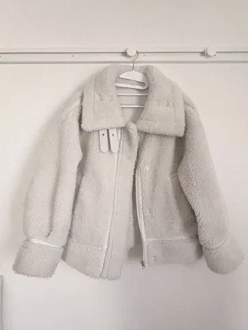 SNIDEL 아이보리 보아 자켓