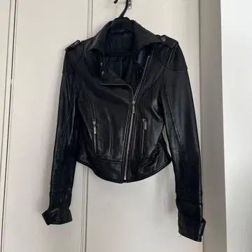 블랙 가죽 라이더 자켓