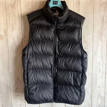 새상품급 유니클로 울트라 라이트 다운 베스트 스탠드 카라 M 블랙