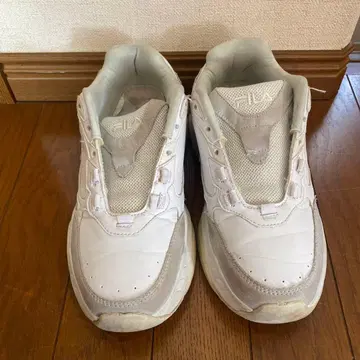 FILA 화이트 스니커즈 23.5cm