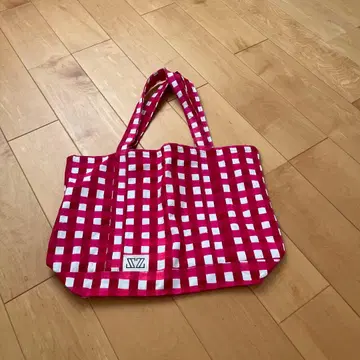 빨간색과 화이트 체크 무늬 토트백 SZ 블록