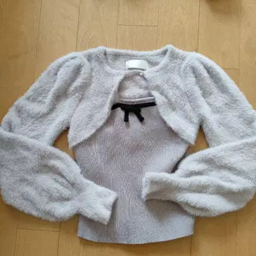 알로스 우느 푸아 라이트 그레이 크롭 니트