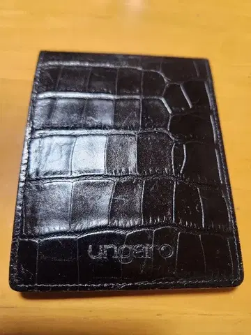 컨디션 최상 ungaro 가죽 접이식 지갑