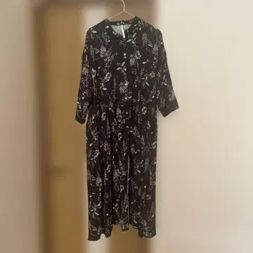 TUTIE. 꽃무늬 긴팔 셔츠 원피스