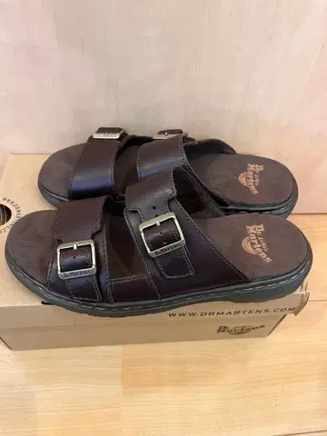 닥터마틴 다크 브라운 샌들 미사용 새상품