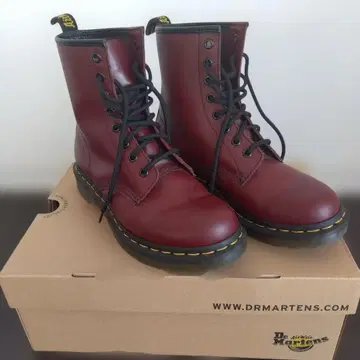 닥터마틴 Dr. Martens 8홀 체리 레드 24cm