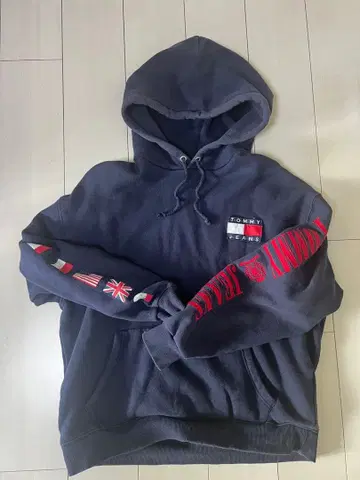 TOMMY JEANS 네이비 후드티