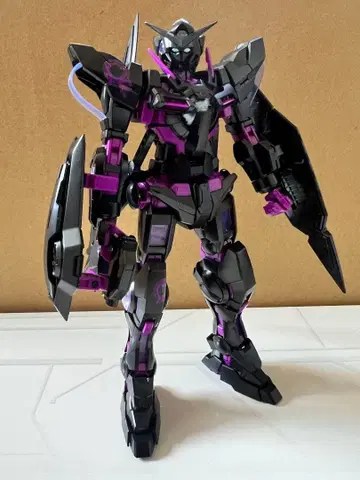 MG 건담 엑시아 [리서큘레이션 컬러 네온 퍼플]