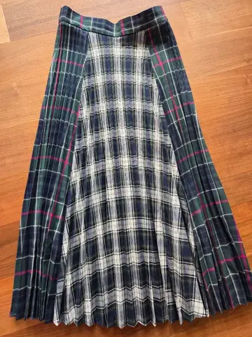 거의 새상품 MAX&Co 플리츠 스커트 사이즈 36